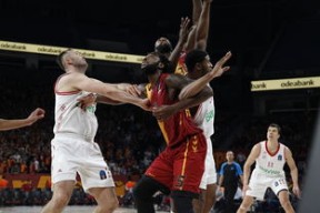 乐鱼vip-全意大利裁判组执法！巴黎战拜仁，马里亚尼携VAR王牌待命，意大利 裁判